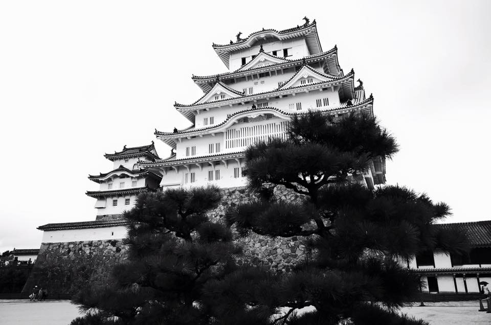 BW photo of Himeji